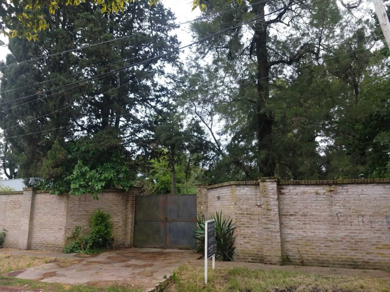 Lote con mejoras en Parque Leloir