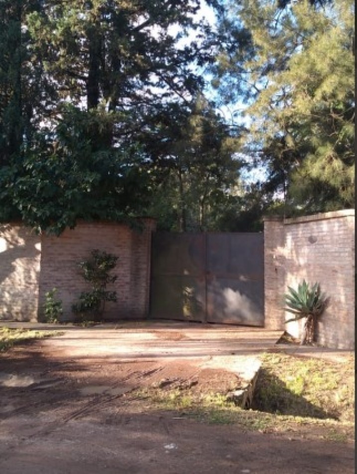 Lote con mejoras en Parque Leloir