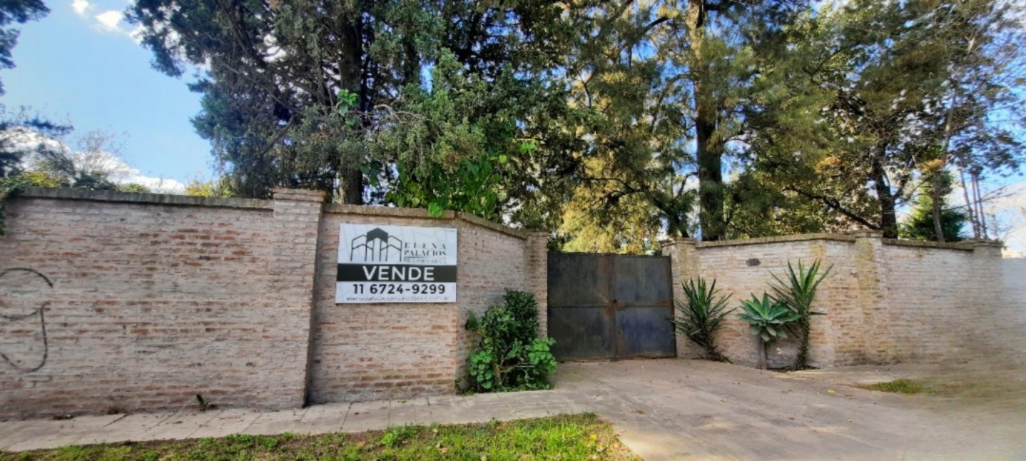 Lote con mejoras en Parque Leloir